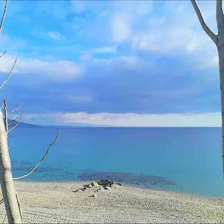 Vila Elegant In The Heart Of Frabotto Mannesi Shared Pool