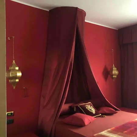 Vila Elegant In The Heart Of Frabotto Mannesi Shared Pool